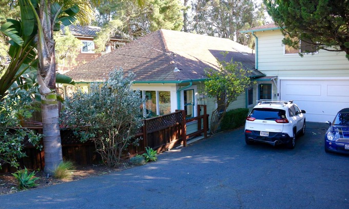 Eastside Santa Cruz House | Hideaway 1 BR/1 BA One Block from Beach, Snowbirds welcome
