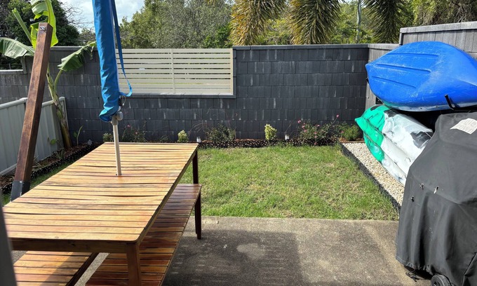 Hideaway Bay Cottage | Hideaway Reef Cottage semi detached walking distance to beautiful beach.