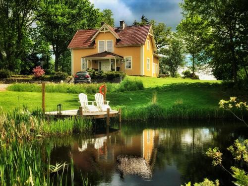 Orebro Bed & Breakfast | Hidingsta gård B&B