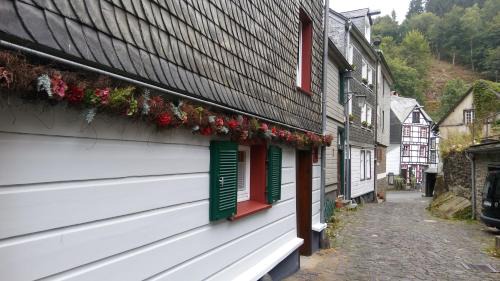 Monschau Hotel | HIER & JETZT in Monschau City