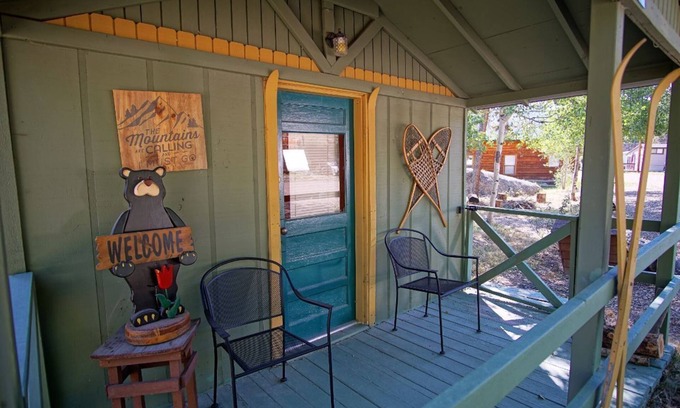Grand Lake Cabin | High End Cabin - Outdoor Dining, Firepit, Breathtaking Views, Pet Friendly