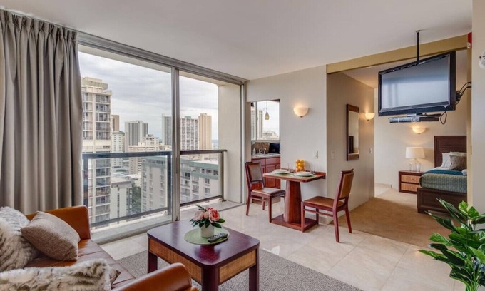 Diamond Head - Kapahulu - St. Louis Condo | High Floor 1 BR with in Unit Washer Dryer in Waikiki, Tandem Parking Included, Close to Beach