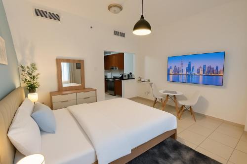Dubai Marina Apartment | High-Floor Studio with Stunning Lake View in Dubai Marina