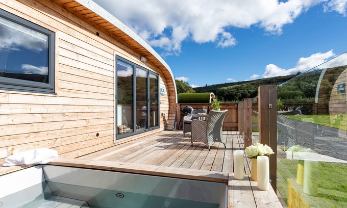 Grange-over-Sands Cottage | HIGH LONGLANDS, romantic, with hot tub in Cartmel