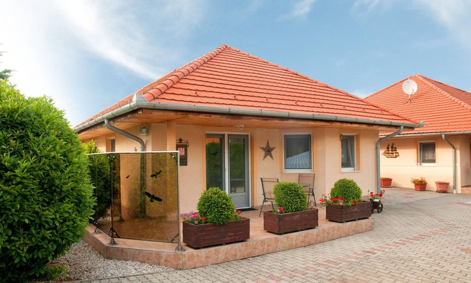 Balatonbereny House | High quality house "Sunshine" for 6 persons, lake 1000m, pool, air conditioning