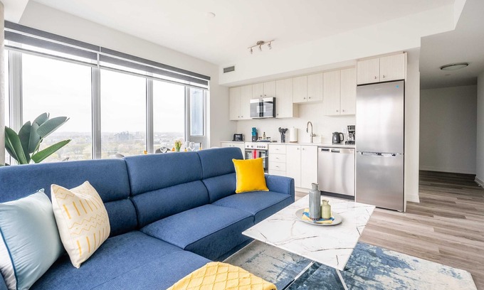Kitchener Condo | High Rise 1BR Condo w Balcony & Beautiful Views
