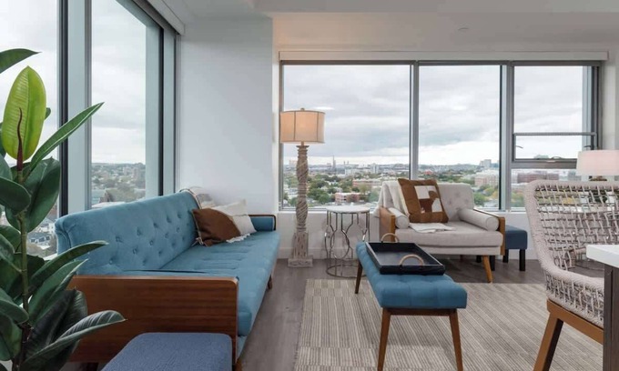 Central Square Apartment | High Rise 3 BR Retreat w City Skyline Views, Shared Gym