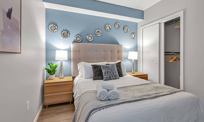 Glenwood South Apartment | High-Rise Apt Raleigh Free Parking & Sunset View 1