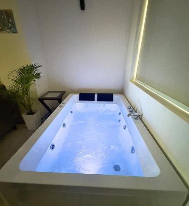 Chandigarh Apartment | High Rise Lavish Room with Jacuzzi & Amazing View in zirkapur