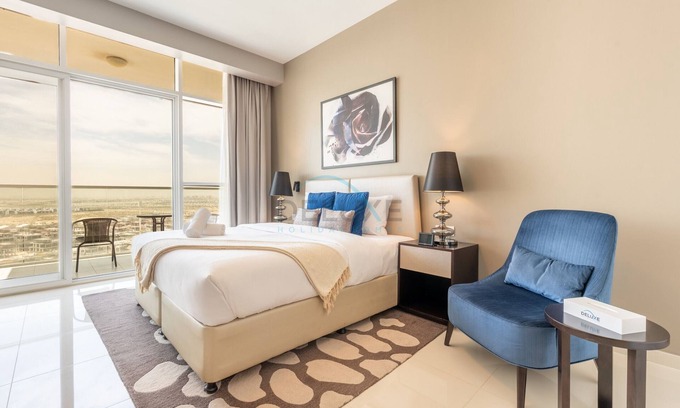 Dubai Apartment | High-Rise Studio Near the Golf Club and Mall with a Community View, Dubailand