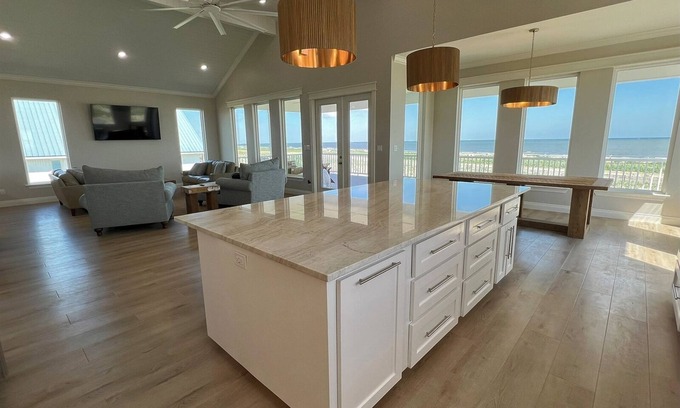 Grand Isle House | High Tides - Beachfront - Island Realty