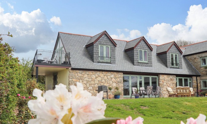 Bodmin Cottage | HIGHER KERNICK VIEW, romantic, character holiday cottage in Blisland