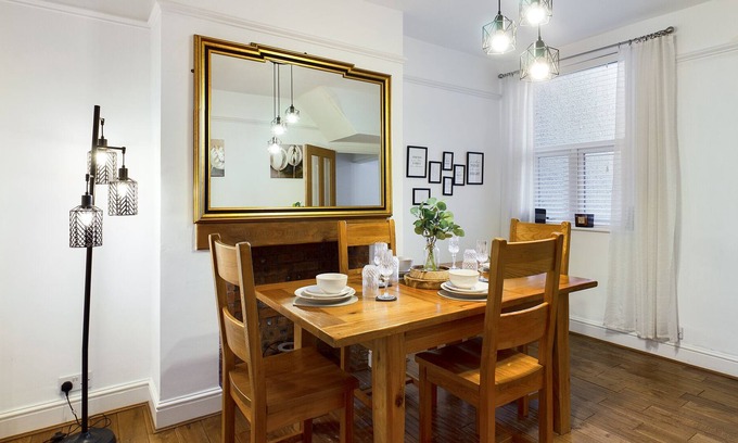 Rhuddlan House | Highfield Villa - Close To Castle