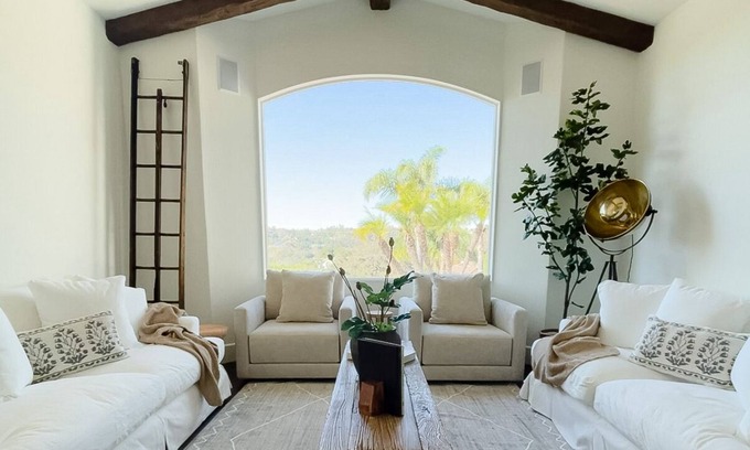 Fallbrook Villa | Highland Estate - centrally located to wedding venues