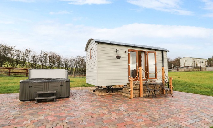 Rhayader Cottage | HIGHLAND VIEW, pet friendly, character holiday cottage in Rhayader