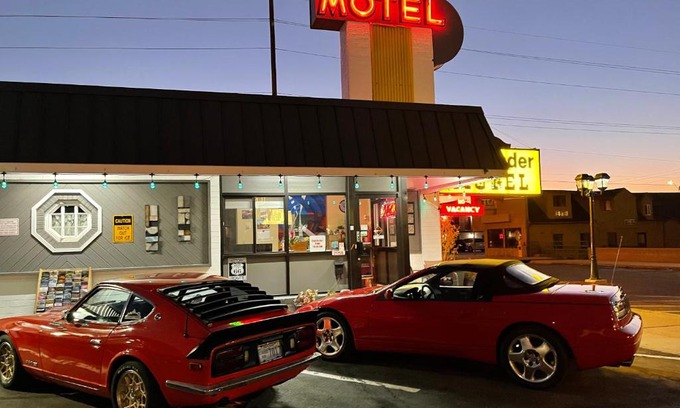 Williams Hotel | Highlander Motel