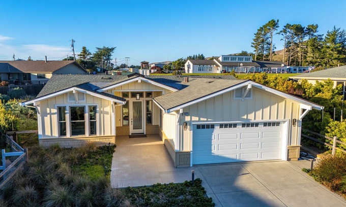 Bodega Bay House | HighTide Haven~New, Warm & Stylish Beach Home in Bodega Bay! HotTub/GmRm