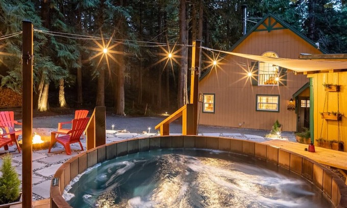 Port Angeles Cabin | Hikers paradise w/cedar hot tub