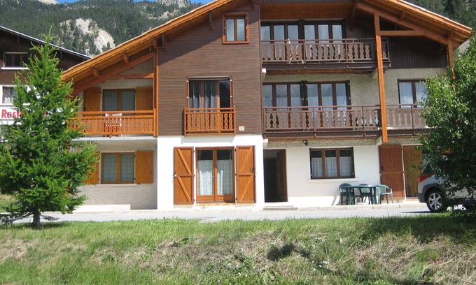 Ceillac Apartment | Hiking for everyone in the Queyras Regional Nature Park.
