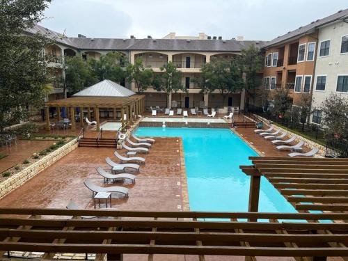 Hill Country Galleria Apartment | Hill Country Galleria Getaway
