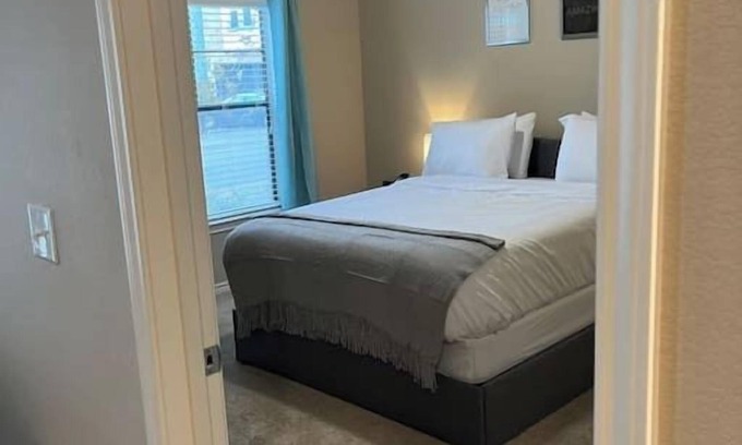 Hill Country Galleria Apartment | Hill Country Galleria Getaway! Walk to everything!