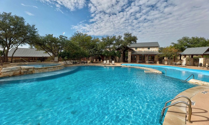 Jonestown Condo | Hill Country Hideaway: The Hollows by Lake Travis