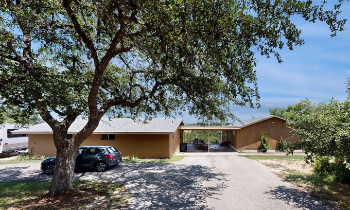 Lodge Acres House | Hill country wonder on 6+ acres with nearby lake access