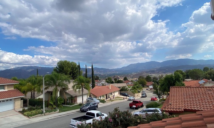 Canyon Country House | HILL SIDE GETAWAY next to Magic Mountain, and close to all theme parks