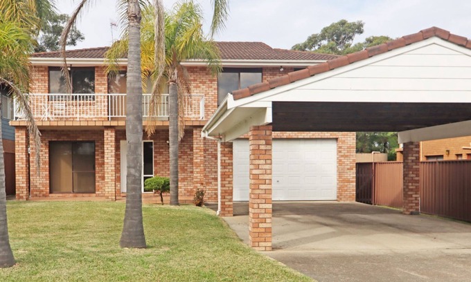 Sussex Inlet House | Hill Top Water and Bush Views