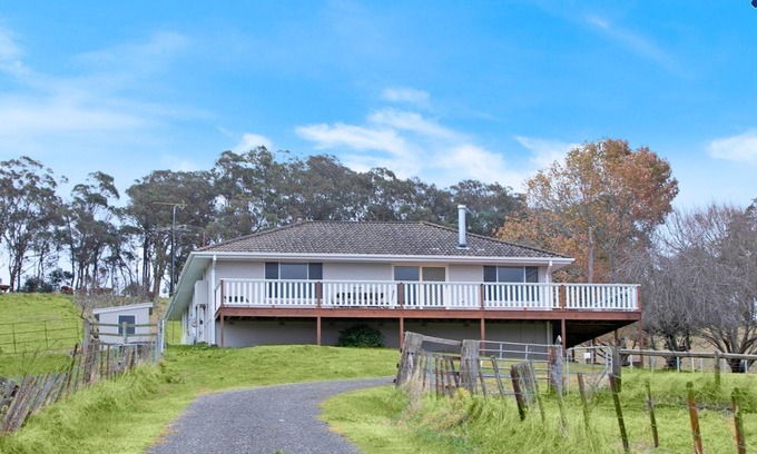 Mittagong House | Hillside Farm – Rural getaway on 100 acres of sweeping farmland