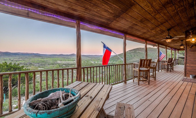 Concan Cabin | Hilltop Concan Cabin w/Garner State Park Views!