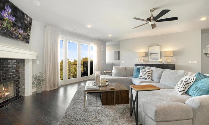 Fayetteville House | Hilltop Haven - Located in the HEART of Fayetteville - FIVE Minutes from DT and U of A!
