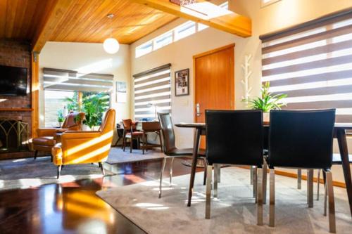 Oatfield House | Hilltop Hideaway, Pacific Northwest charm & luxury