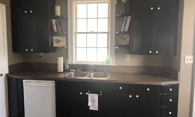 Eufaula House | Hilltop Retreat . Private house surrounded by nature. Just 2 miles from Lake.