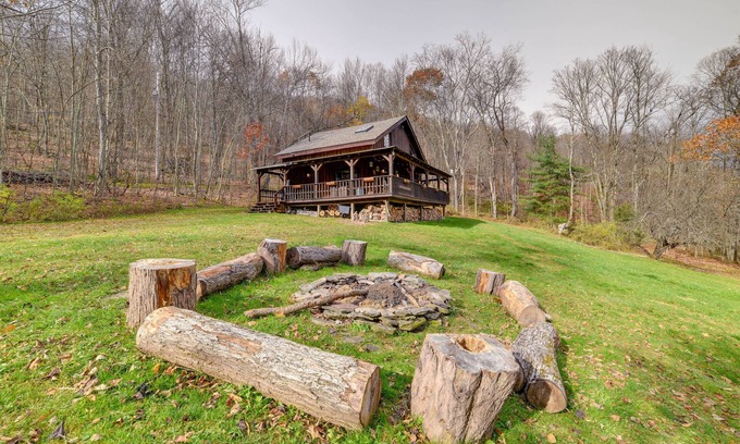 Walton Cabin | Hilltop Walton Getaway with Picturesque Views!