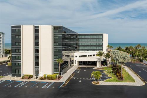 Cocoa Beach Hotel | Hilton Cocoa Beach Oceanfront