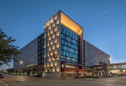 Downtown Des Moines Hotel | Hilton Des Moines Downtown