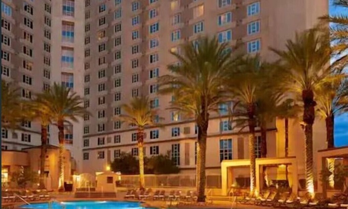 Las Vegas Resort | Hilton Grand 2BR Suite at Las Vegas 2023 F1 Grand Prix