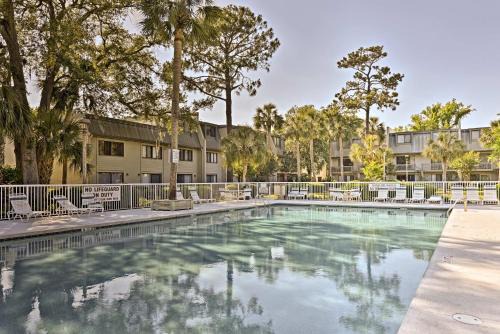 Hilton Head Island Apartment | Hilton Head Condo Walk to Coligny Beach and Plaza!