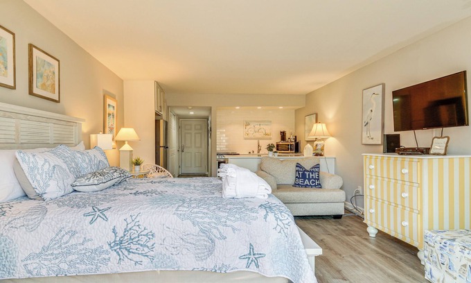 South Beach Apartment | Hilton Head Island Studio w/Patio: Walk to Beach!