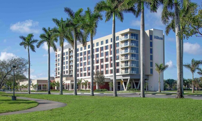 Ludlam Hotel | Hilton Miami Dadeland