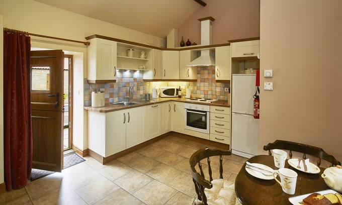 Pickering Cottage | Hindburn - a cottage that sleeps 2 guests in 1 bedroom