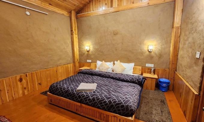 Banjar Cabin | Hipostel Tirthan