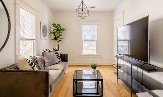 Humboldt House | Hipster Vibe Apartment - Food Carts & Live Music