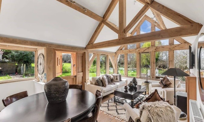 Chipping Campden House | Hiron's Piece and Honeysuckle Cottage with Hot Tub