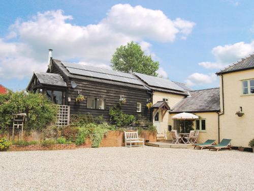 Llanfair Caereinion House | Hirros Hall Longhouse