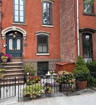 Paulus Hook Apartment | Historic 1869 Brownstone 15 min to NYC downtown