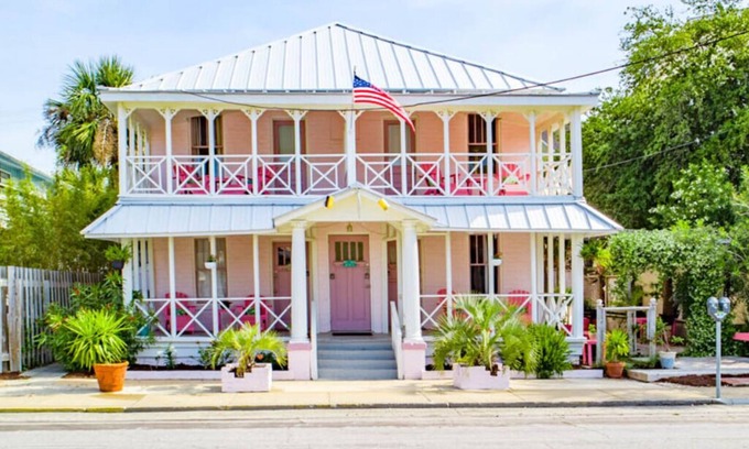 Tybee Island House | Historic 1930c Inn- 8BR/8BA Separate Suites All-in-One Sleeps 16! 400ft to Beach