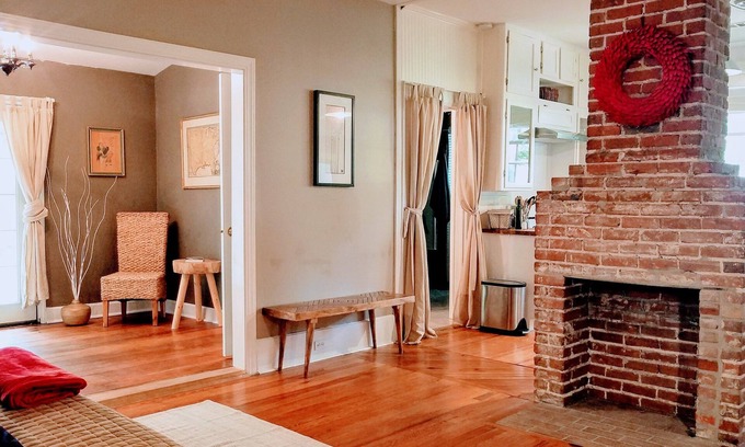 Montgomery Cottage | Historic 2-Bedroom Cloverdale Cottage