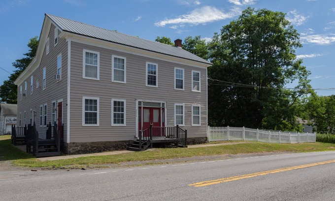 Fly Creek House | Historic 5-BD 3-BA House In Fly Creek, 10 Mins to Dreams Park